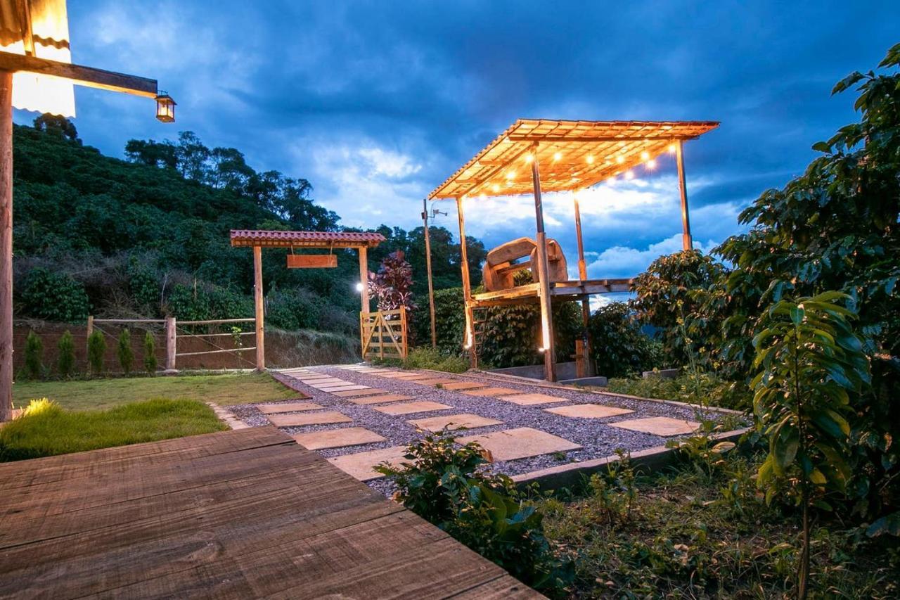 A Loving Farm Cabin Just For You And Your Love! Caparaó Velho Esterno foto
